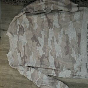 American eagle brown camo sweatshirt